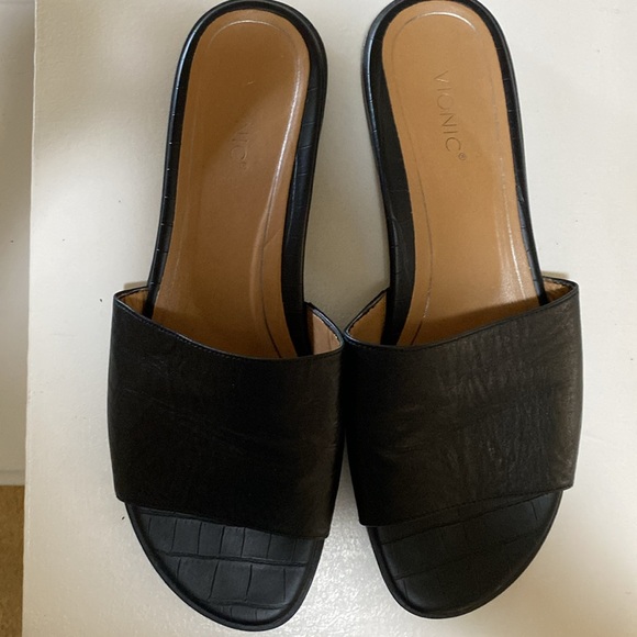 Vionic black leather sandals, size 10 - Picture 2 of 5